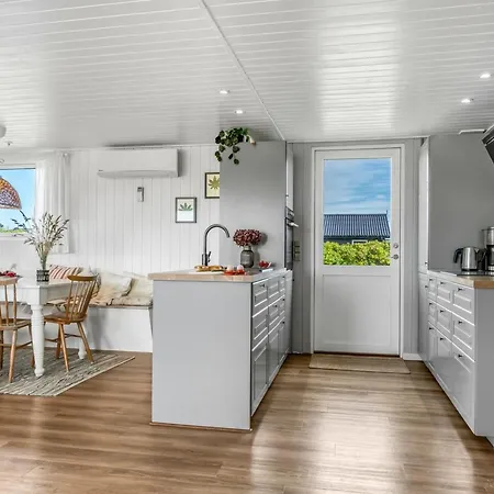 Semesterbostad Leonard - 130m From The Sea By Interhome *