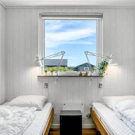 Semesterbostad Leonard - 130m From The Sea By Interhome